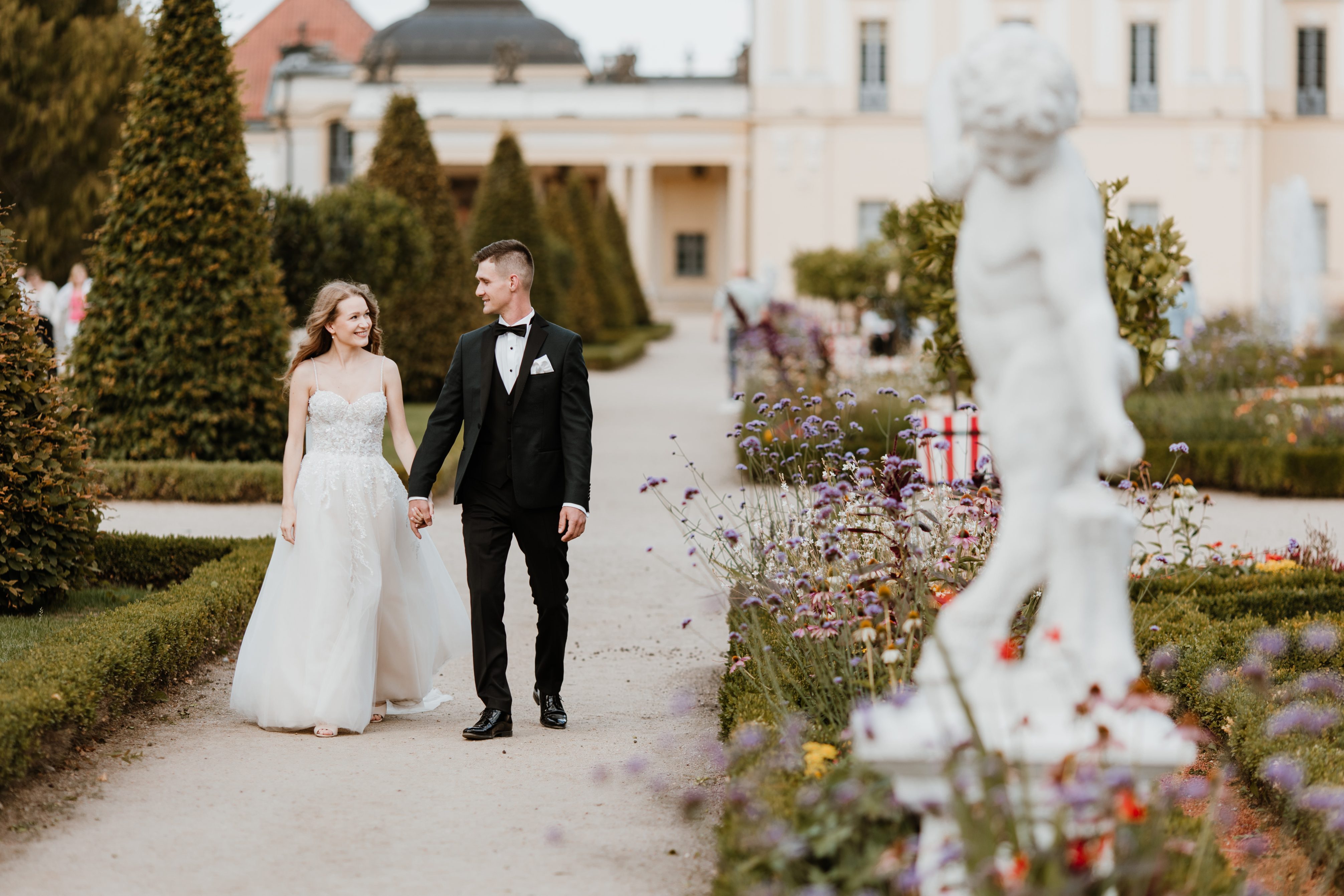 sesja poślubna w pałacu branickich w białymstoku